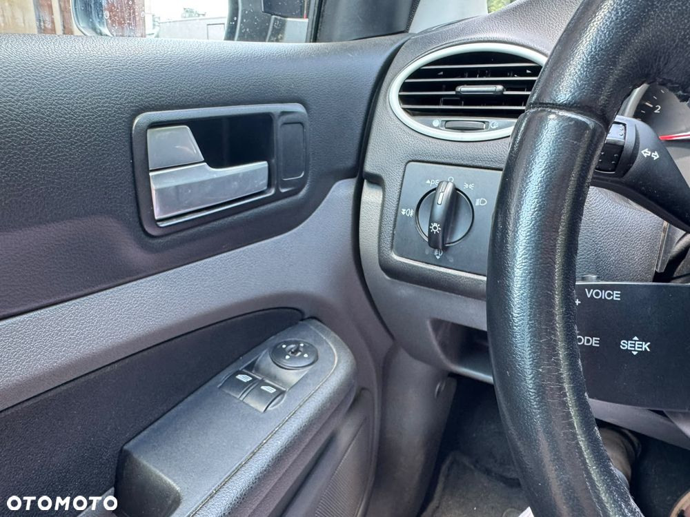 Ford Focus 1.8 FF Ghia - 13
