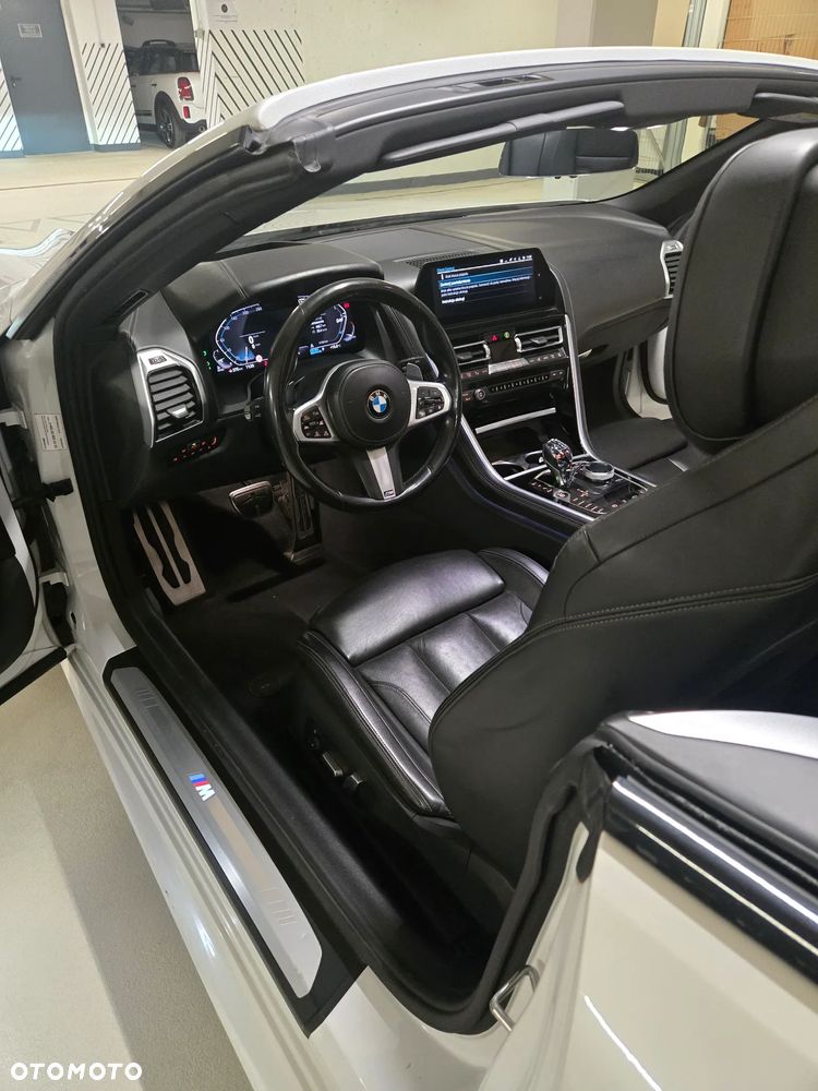 BMW Seria 8 - 18