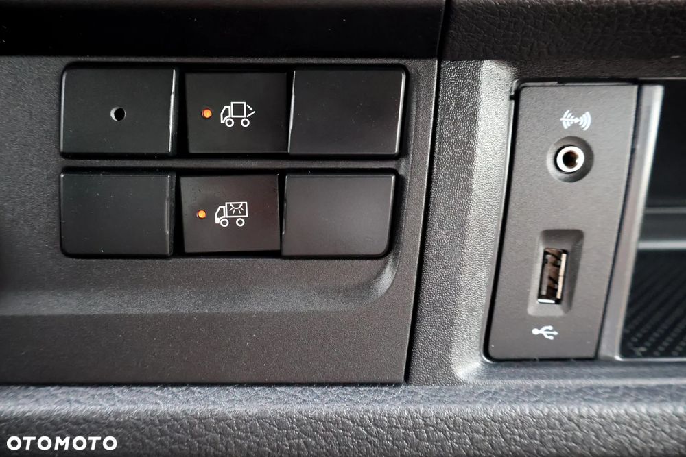 Volkswagen Transporter DSG KONTENER 8EP+WINDA750kg+DRZWI BOCZNE KLIMA KAMERA TEMPOMAT FV23% - 34