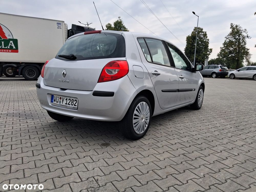Renault Clio 1.2 16V 75 Night and Day - 7