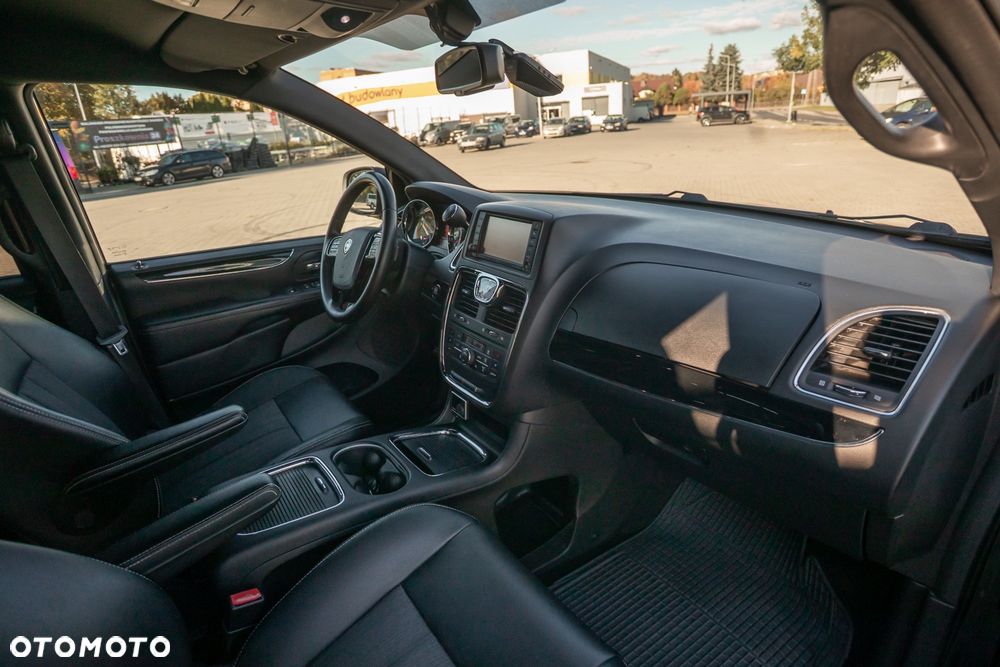 Lancia Voyager 2.8 Multijet 16v Platinum - 22