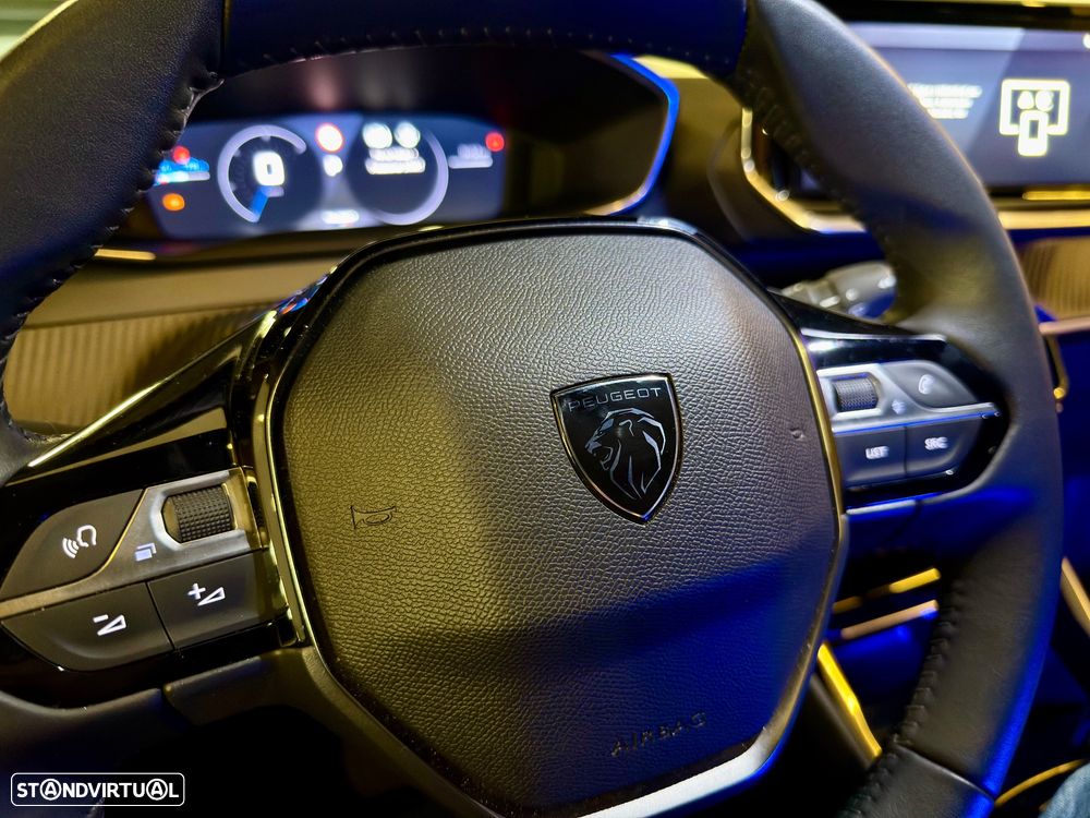 Peugeot e-2008 Allure - 11