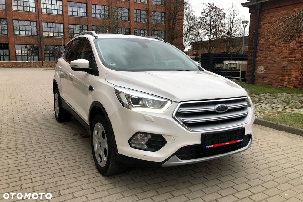 Ford Kuga 1.5 EcoBoost 2x4 Titanium - 1