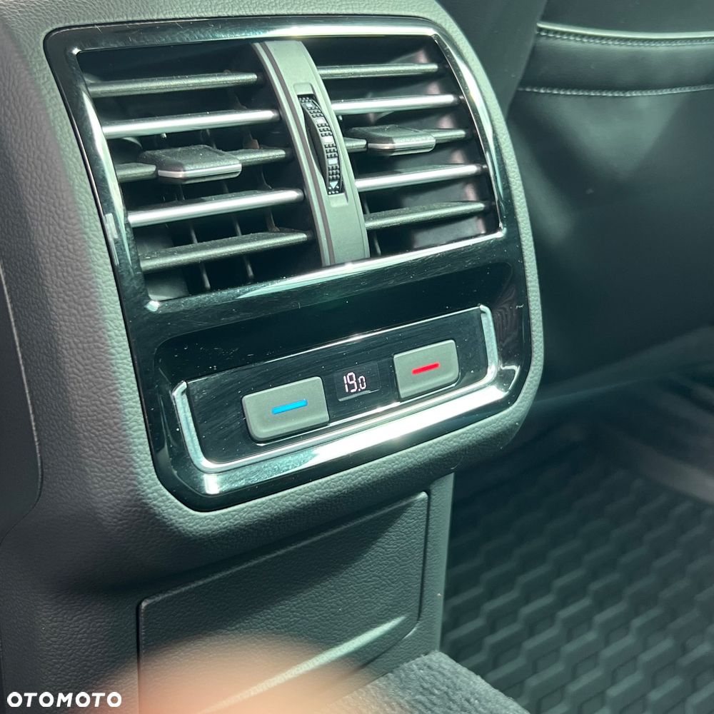 Volkswagen Passat 2.0 TDI BMT Highline - 25