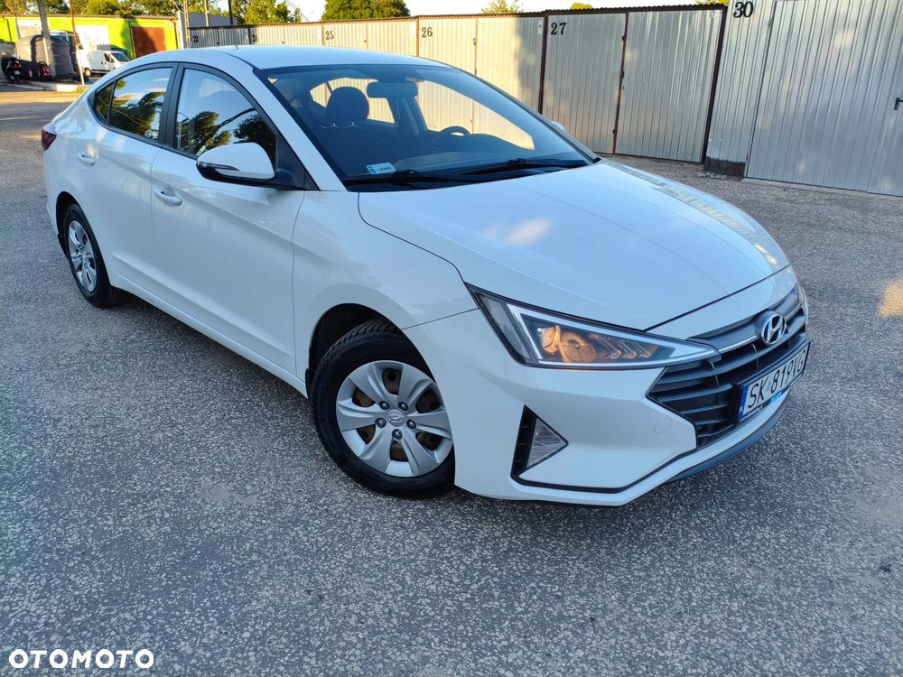 Hyundai Elantra 1.6 Classic Plus - 4