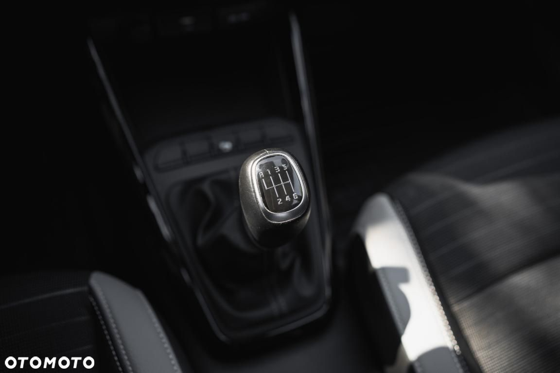 Kia Stonic - 23