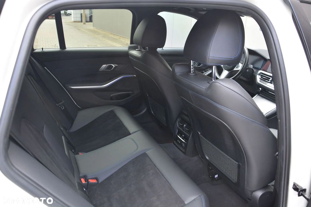 BMW Seria 3 320d Touring Edition M Sport Shadow - 18