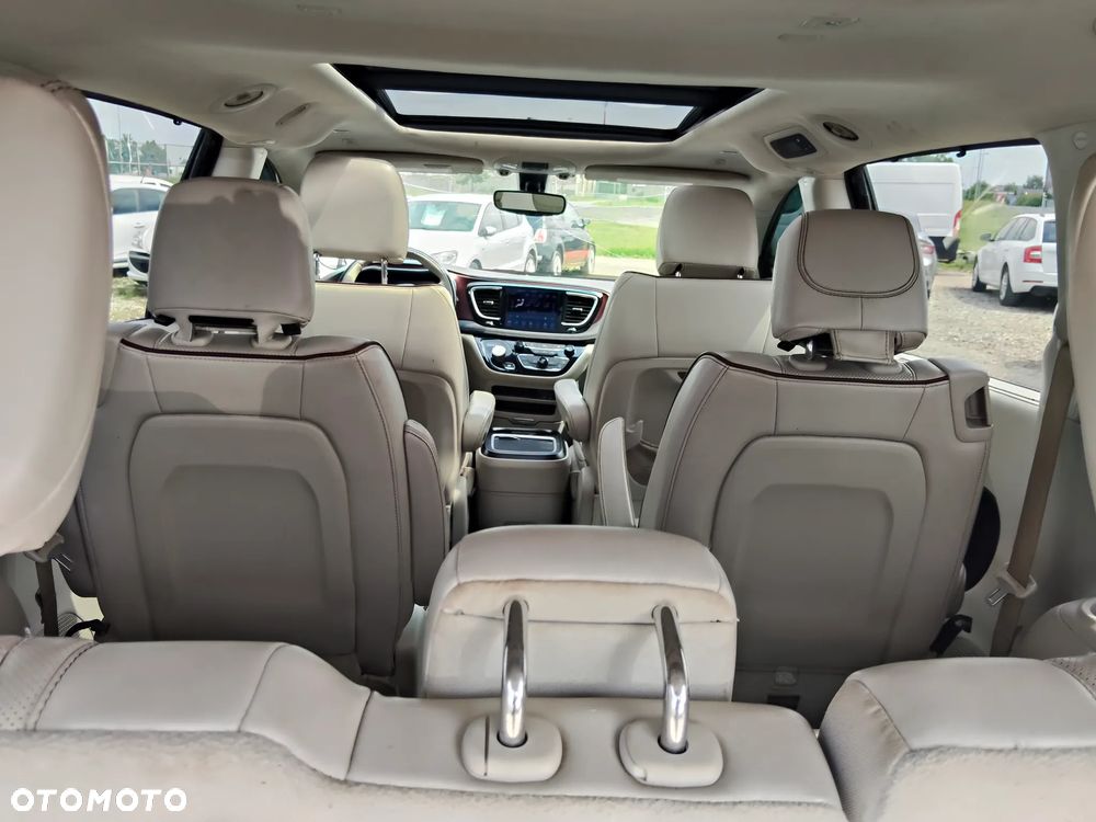Chrysler Pacifica - 15