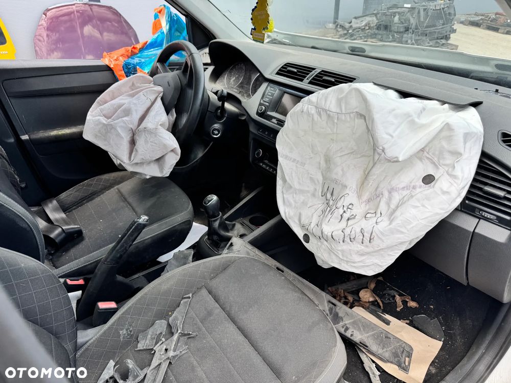 SKODA FABIA 2016 *SAMOCHÓD NA CZĘŚCI* 5435 9P / F9E  MASKA, LAMPA, DRZWI, LUSTERKO, ZDERZAK, GRILL, BŁOTNIK, KLAPA, BELKA, DESKA, FOTELE, KANAPA, ĆWIARTKA KIEROWNICA, TARCZE, ZACISKI, ZAWIESZENIE, KOMPLETNY PRZÓD, KOMPLETNY TYŁ, LICZNIK, ZEGARY, PRAWE LEWE PRZÓD TYŁ - 4