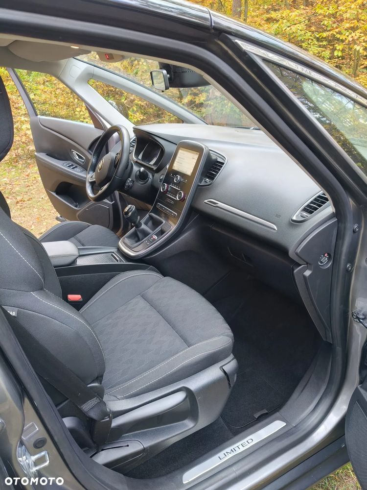 Renault Grand Scenic - 12
