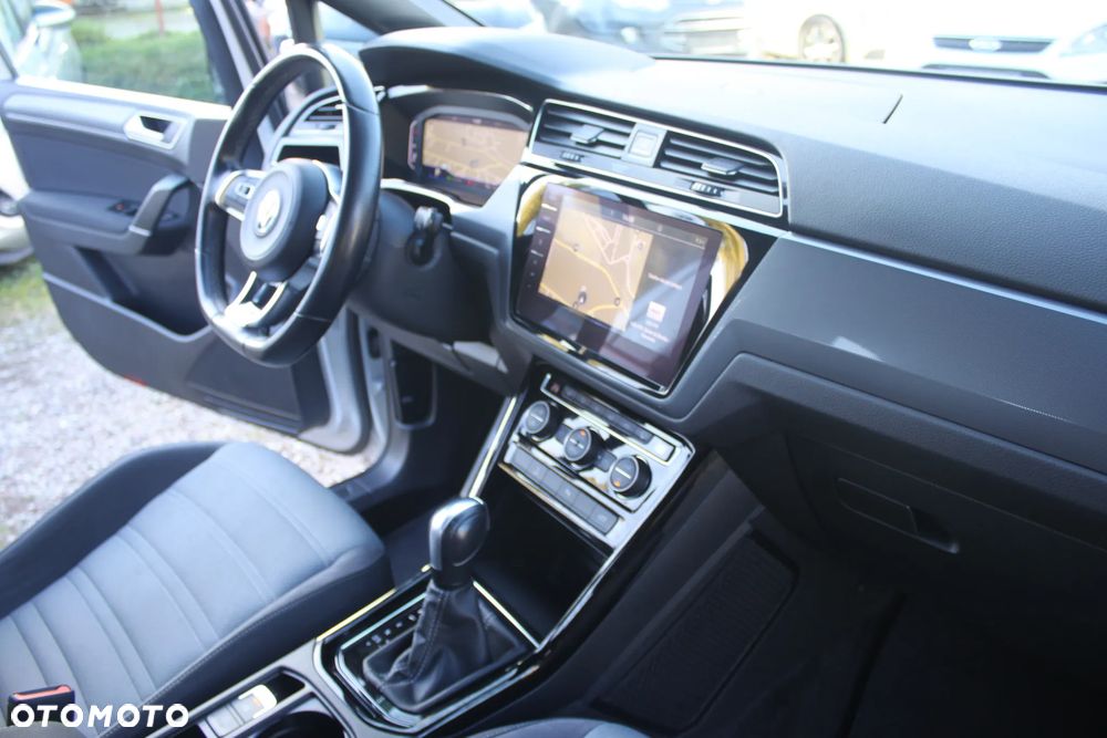 Volkswagen Touran - 17