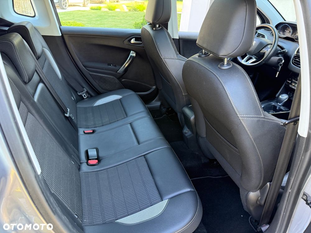 Peugeot 2008 PureTech 130 Stop&Start EAT6 Allure - 23