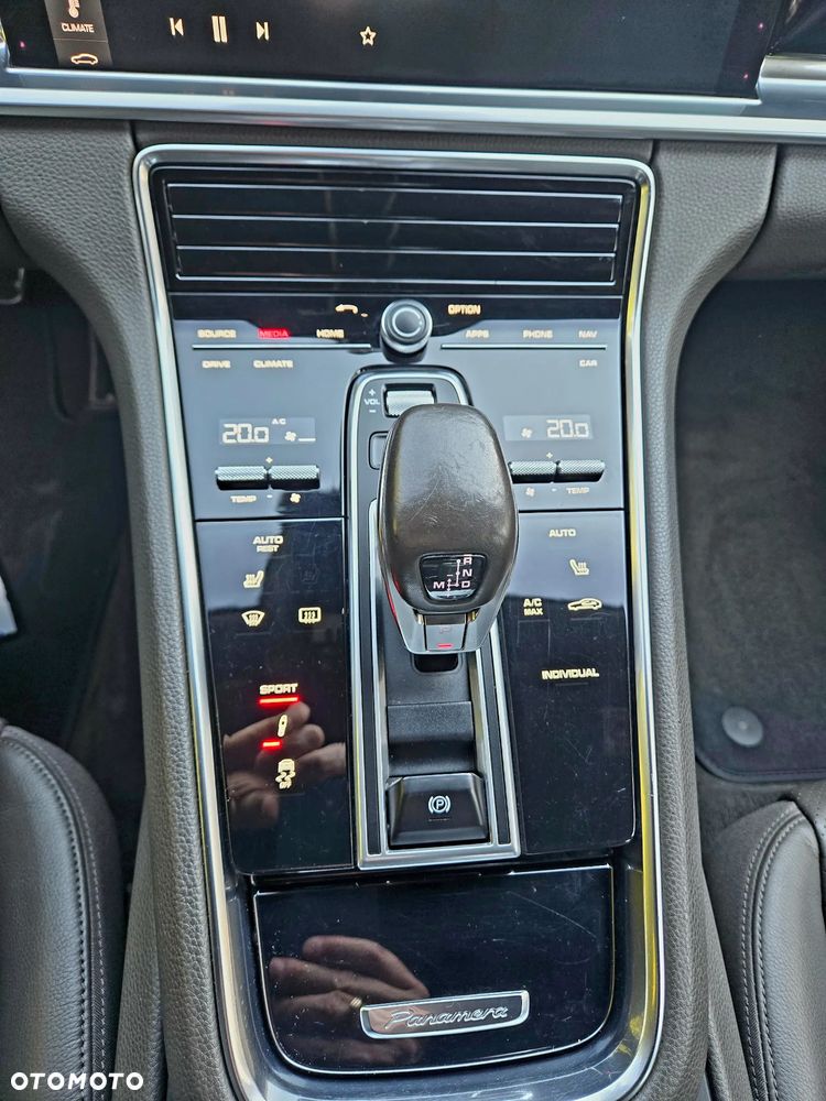 Porsche Panamera 4S - 15