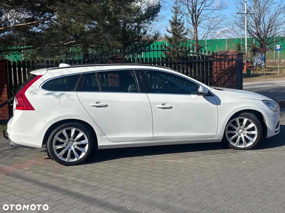 Volvo V60 D3 R-Design - 13