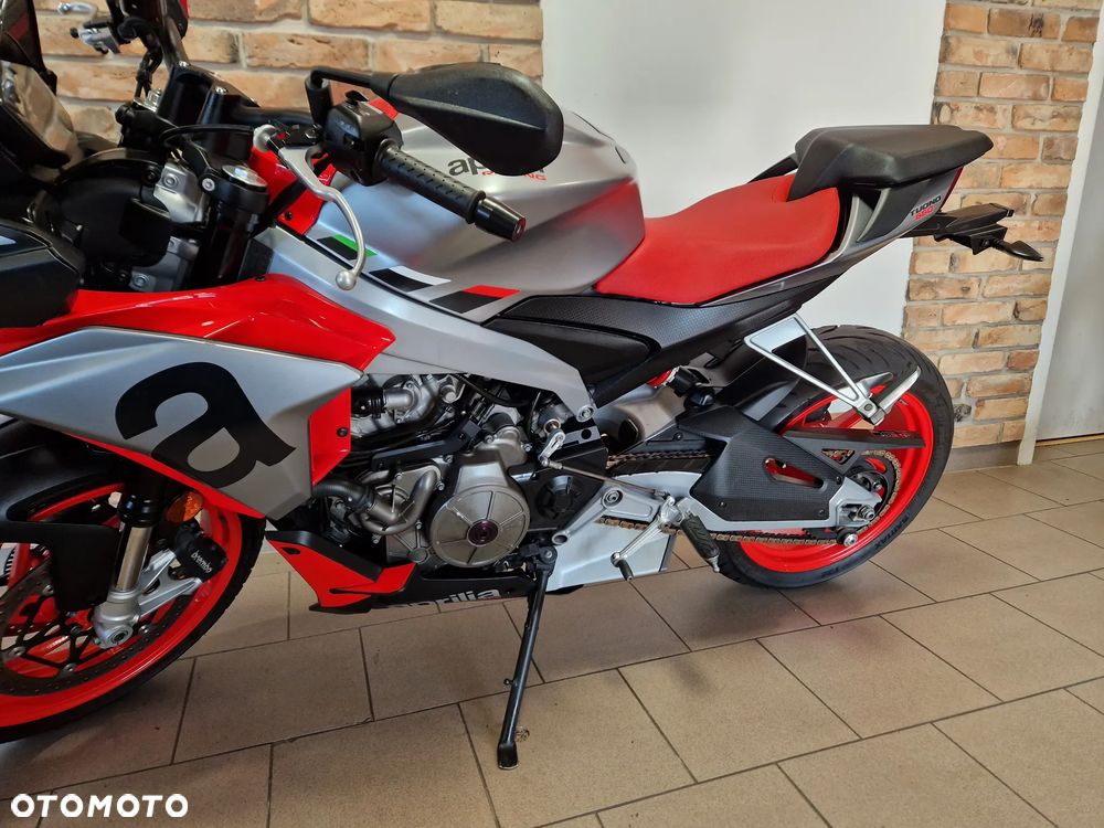 Aprilia Tuono - 10
