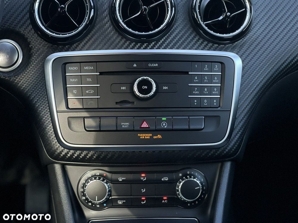 Mercedes-Benz GLA 180 7G-DCT - 18