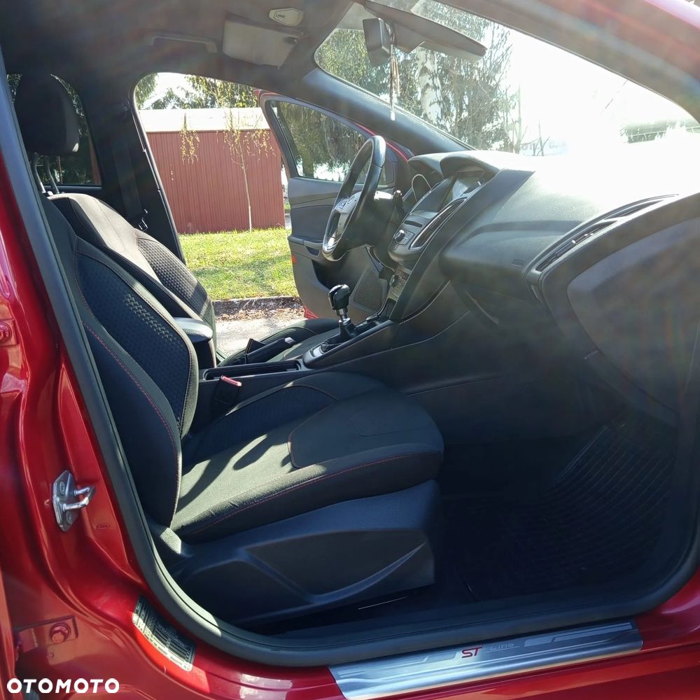 Ford Focus 1.5 EcoBoost ST-Line - 11