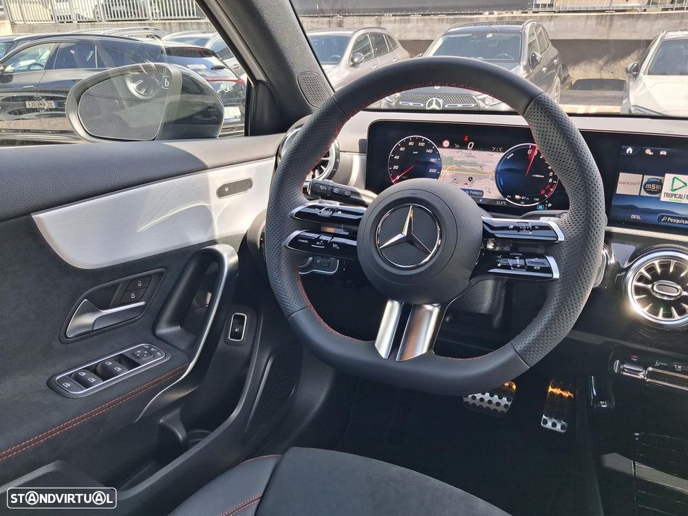 Mercedes-Benz A 250 e AMG Line - 17