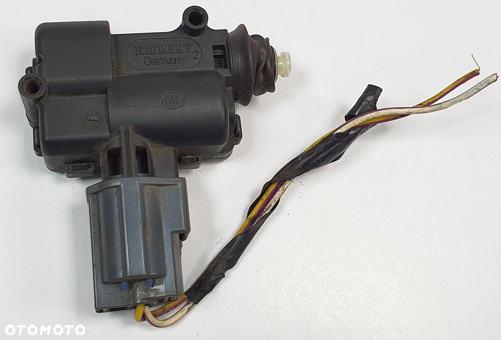 SIŁOWNIK KLAPKI WLEWU PALIWA FORD FOCUS MK2 - 1