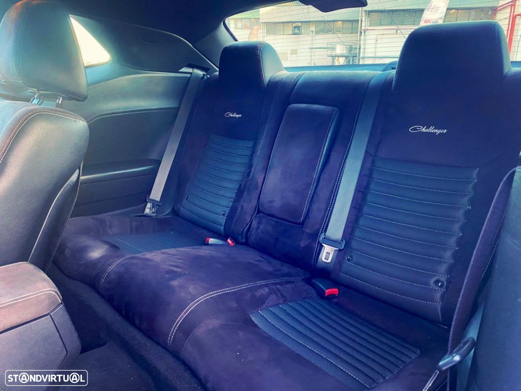 Dodge Challenger Auto SXT Plus - 24
