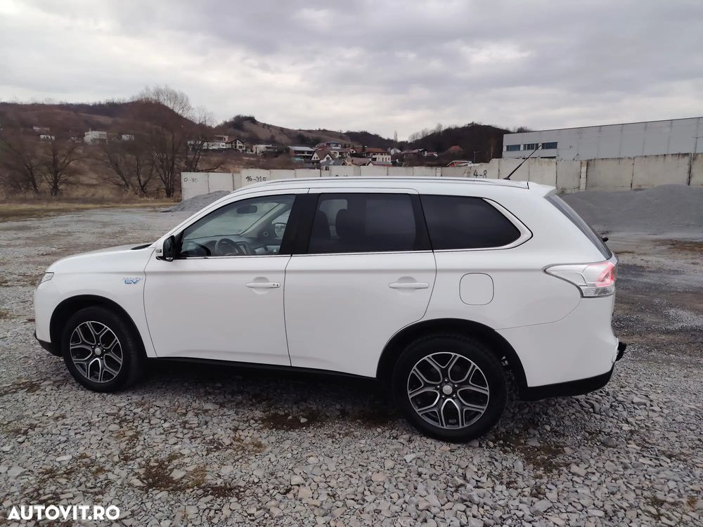 Mitsubishi Outlander 2.0 4WD Top - 4