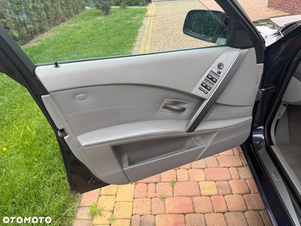 BMW Seria 5 525d - 7