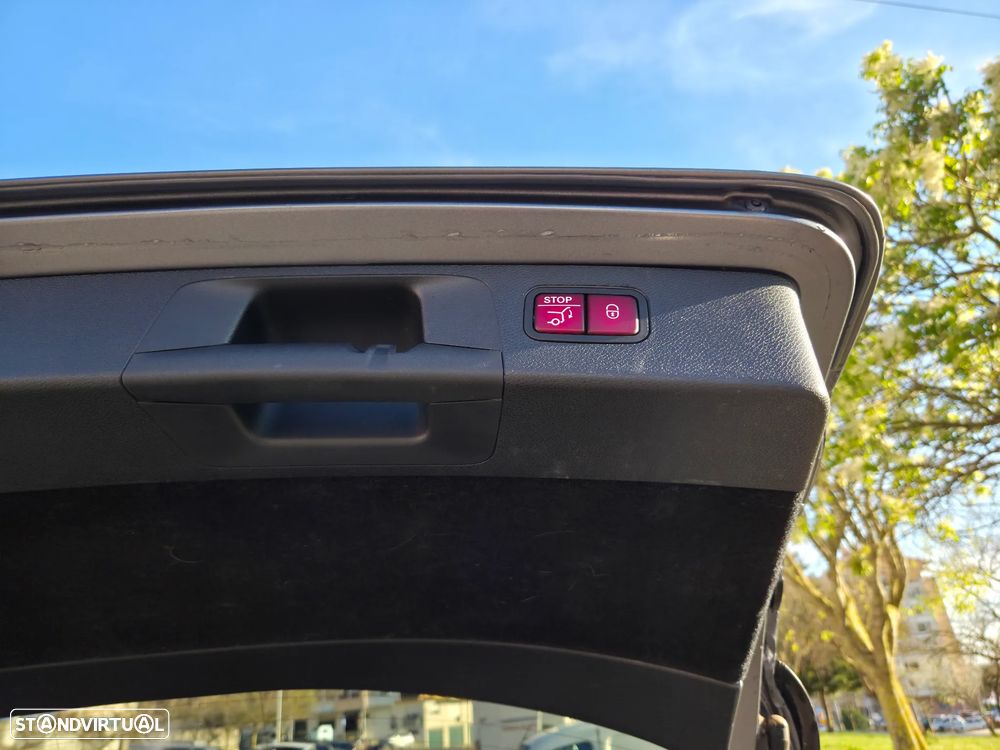 Mercedes-Benz E 300 Bluetec Hybrid Avantgarde - 20