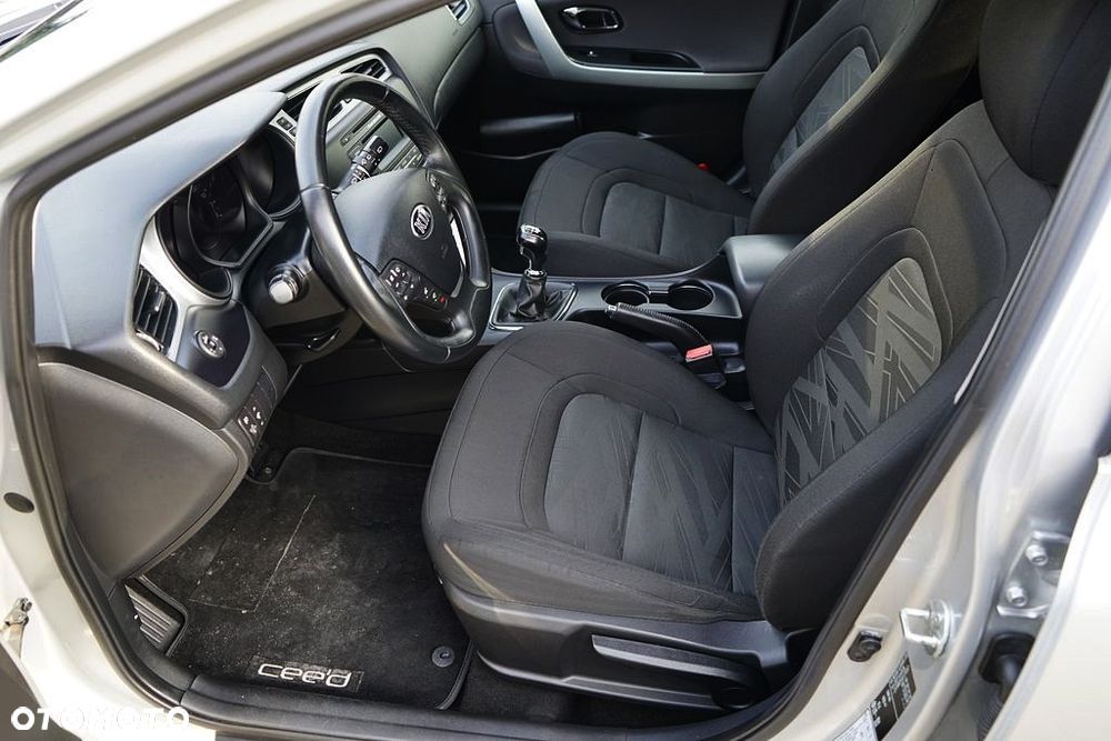 Kia Ceed - 13