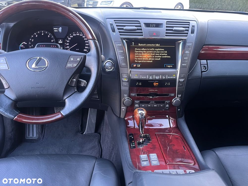 Lexus LS 600h - 23