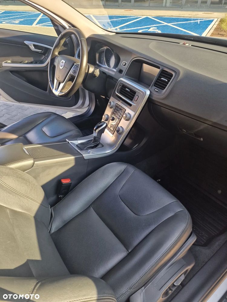 Volvo V60 Cross Country T5 Geartronic Momentum - 11
