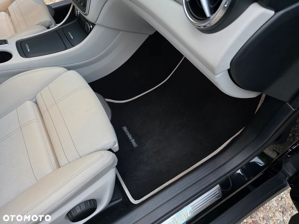 Mercedes-Benz GLA 200 (CDI) d 4Matic 7G-DCT AMG Line - 25