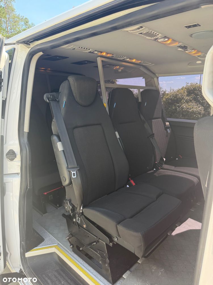 Volkswagen Caravelle - 8