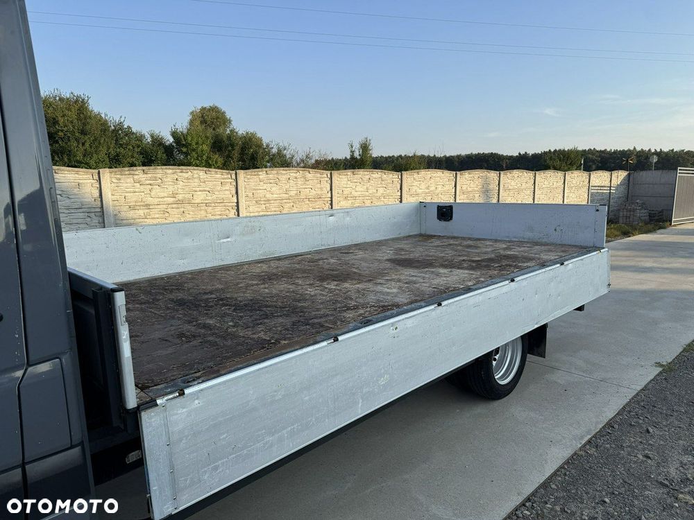Mercedes-Benz Sprinter - 14