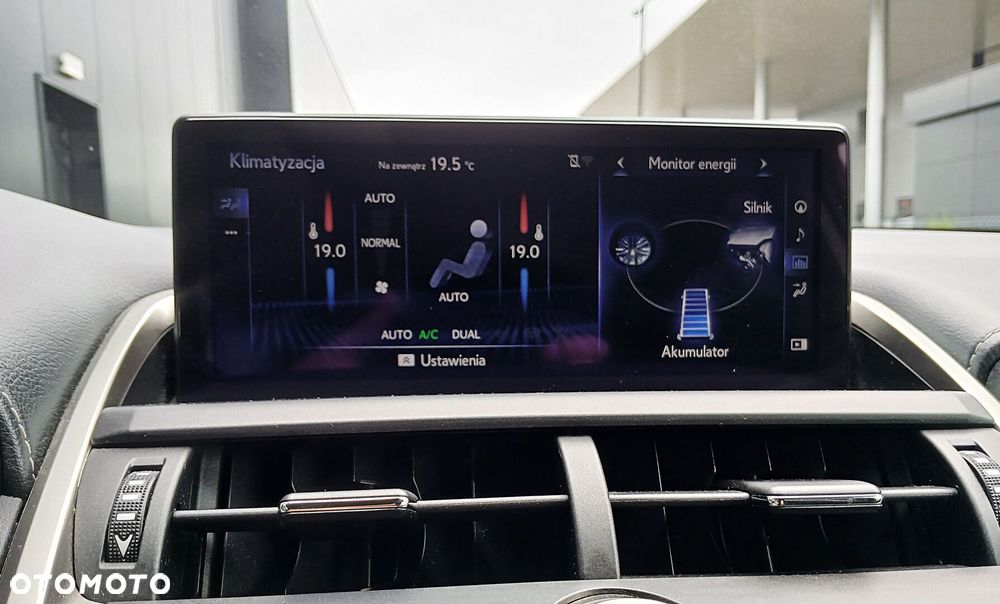 Lexus NX 300h Business Edition AWD - 32