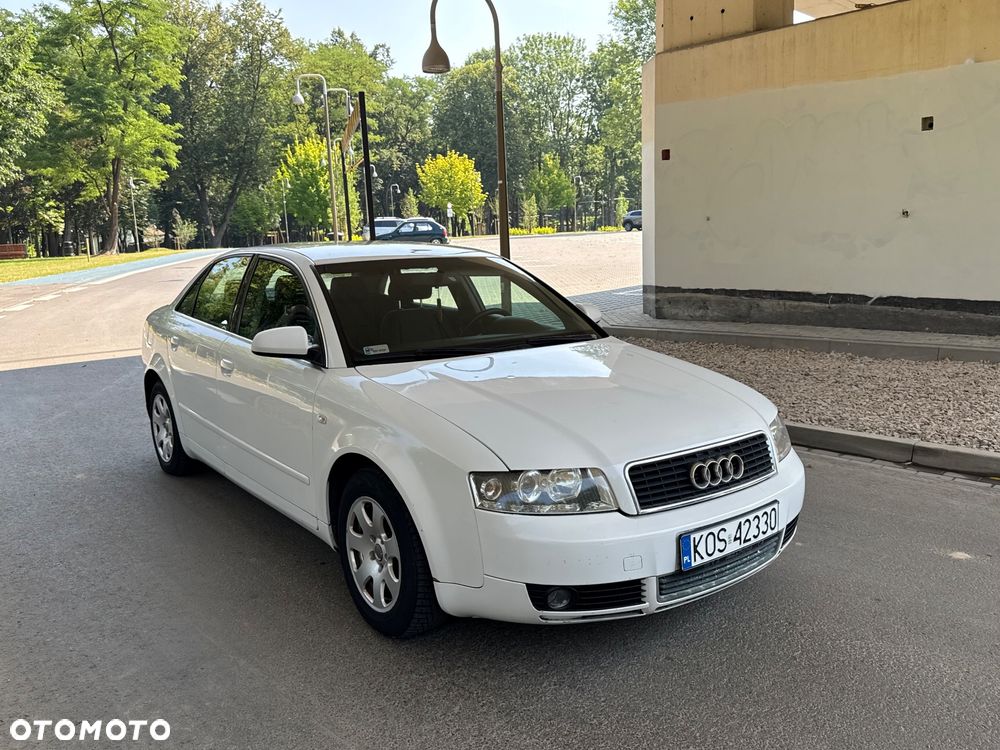 Audi A4 Limousine - 1
