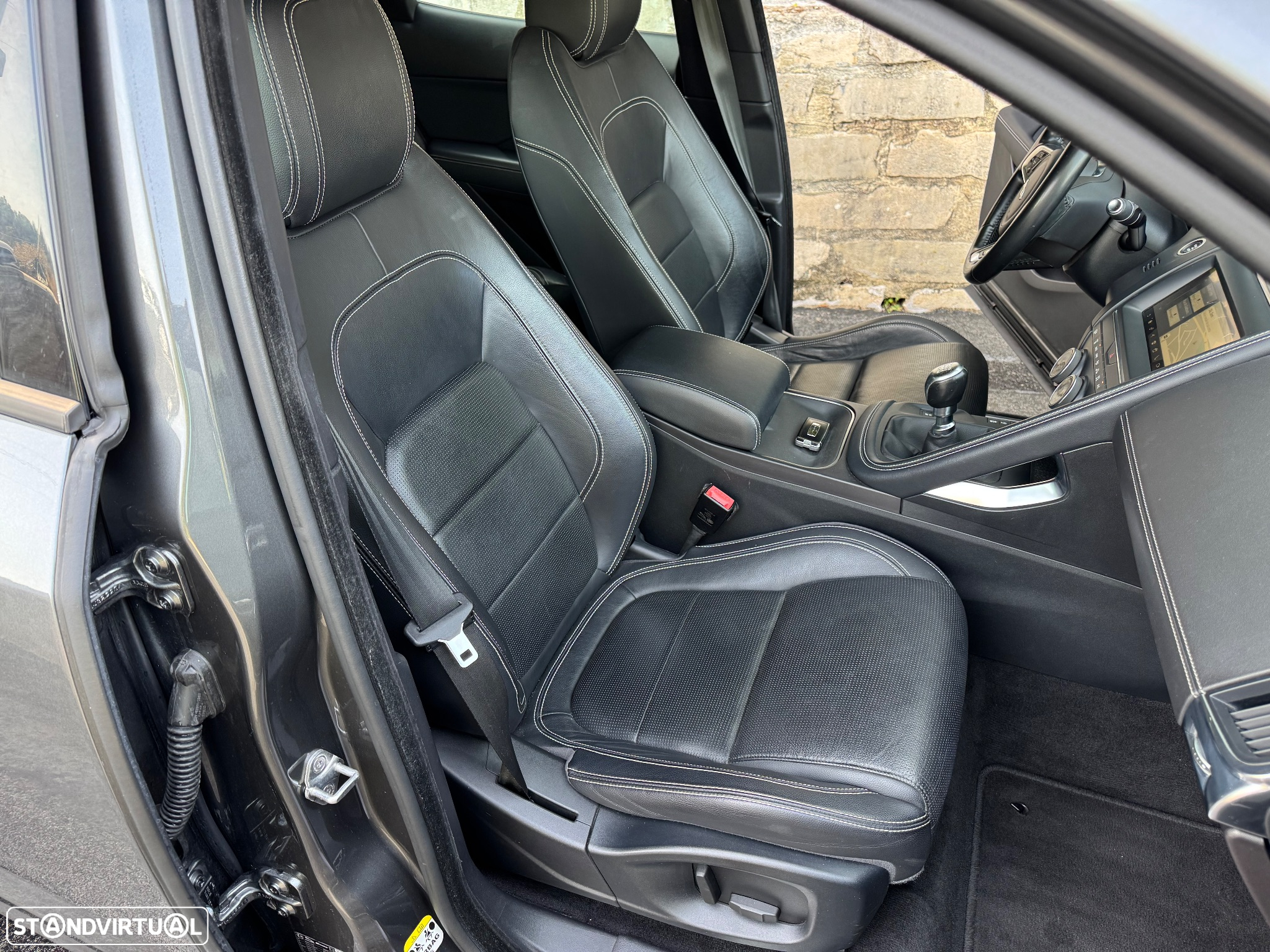 Jaguar E-Pace 2.0 i4D R-Dynamic S - 23