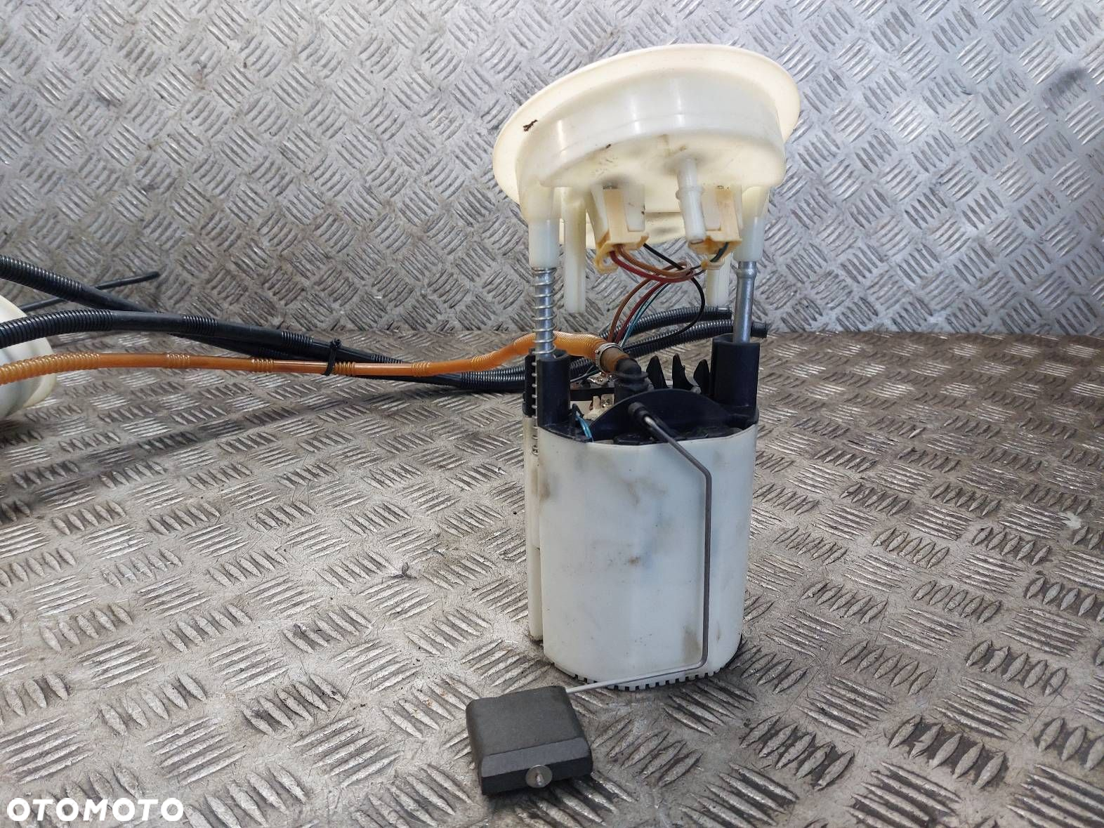 POMPKA PALIWA + PŁYWAK BMW E91 2.0 16V 7197073 7162394 - 2