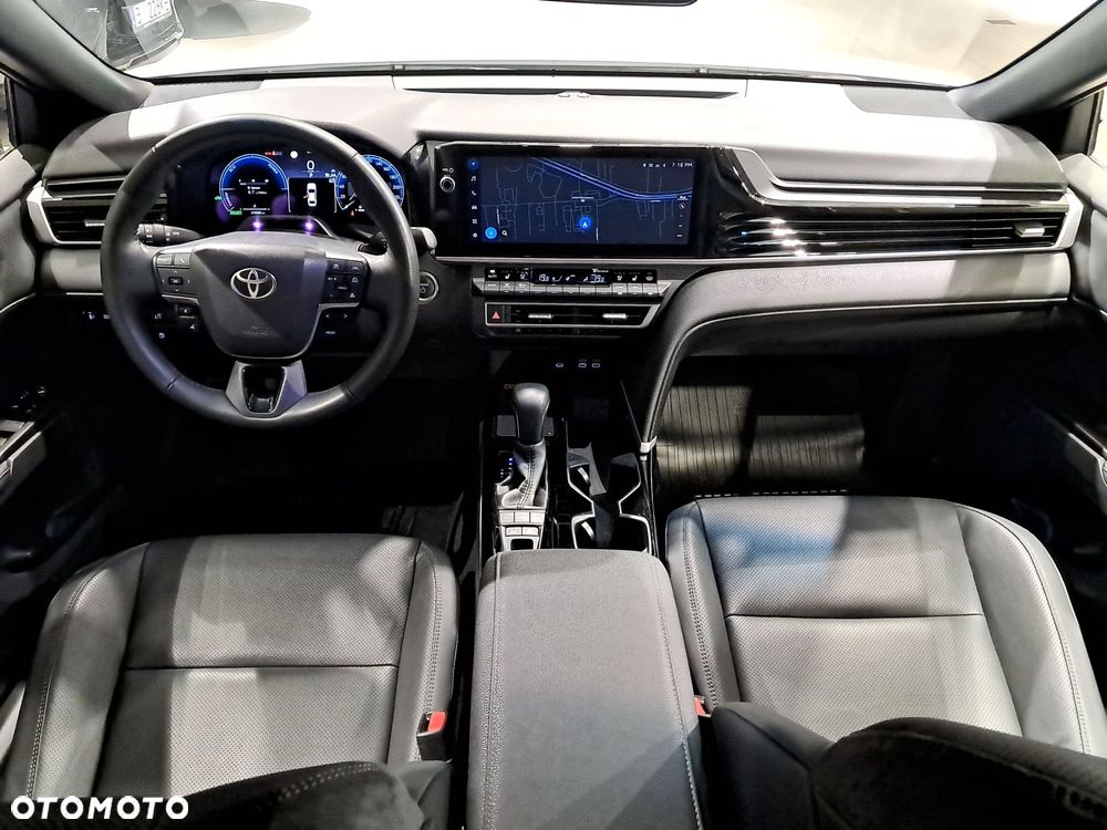 Toyota Camry - 12