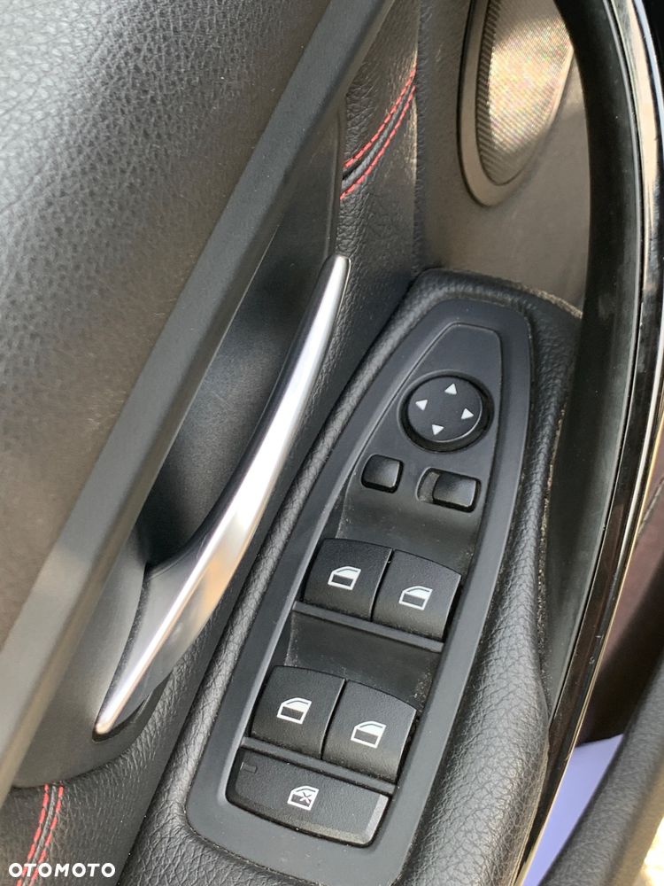 BMW Seria 3 328i Sport Line - 9