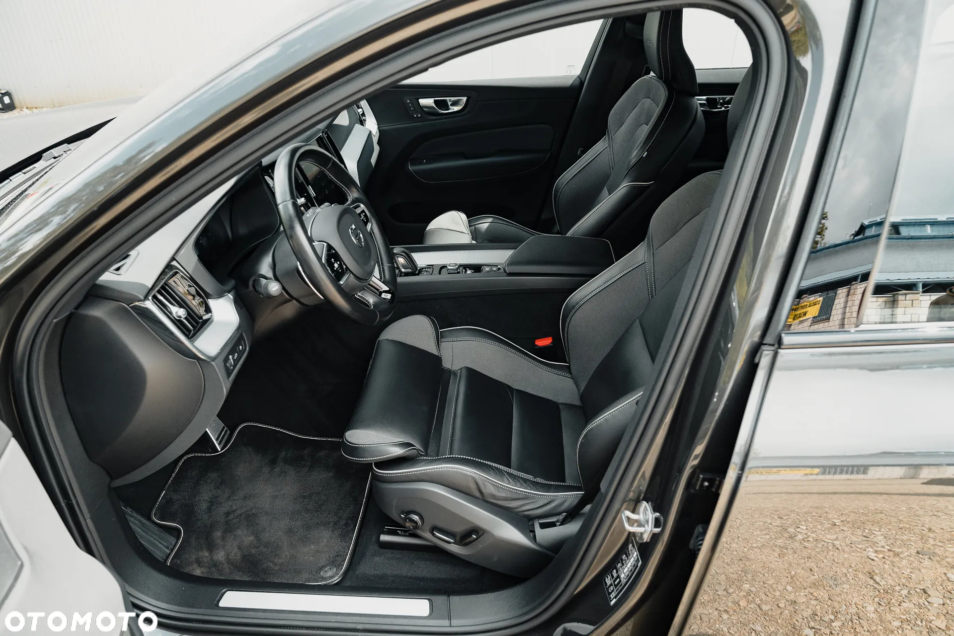 Volvo XC 60 T8 Plug-In Hybrid AWD R-Design - 15