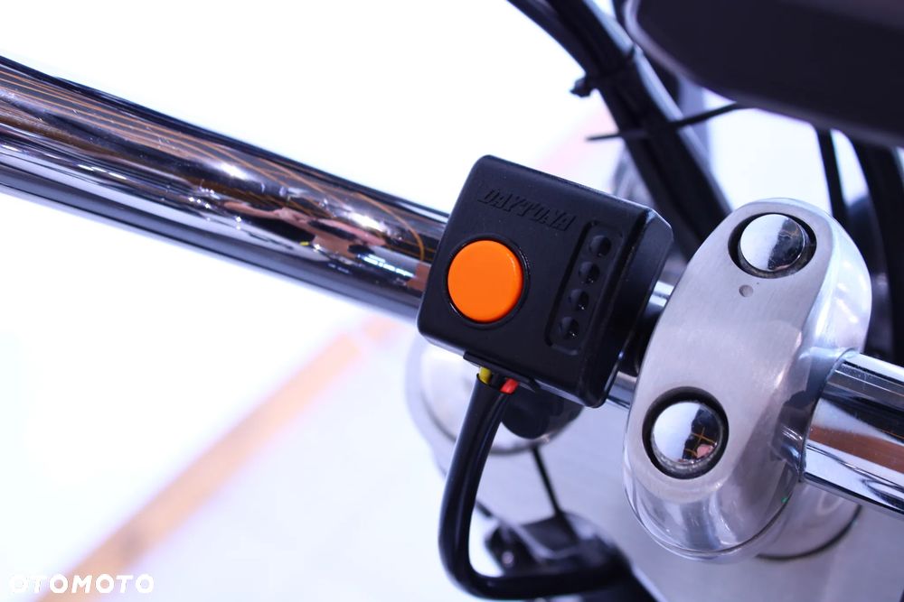 Suzuki Intruder - 11