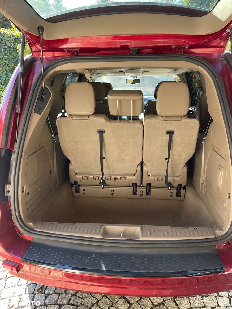 Chrysler Town & Country 3.6 Limited - 16