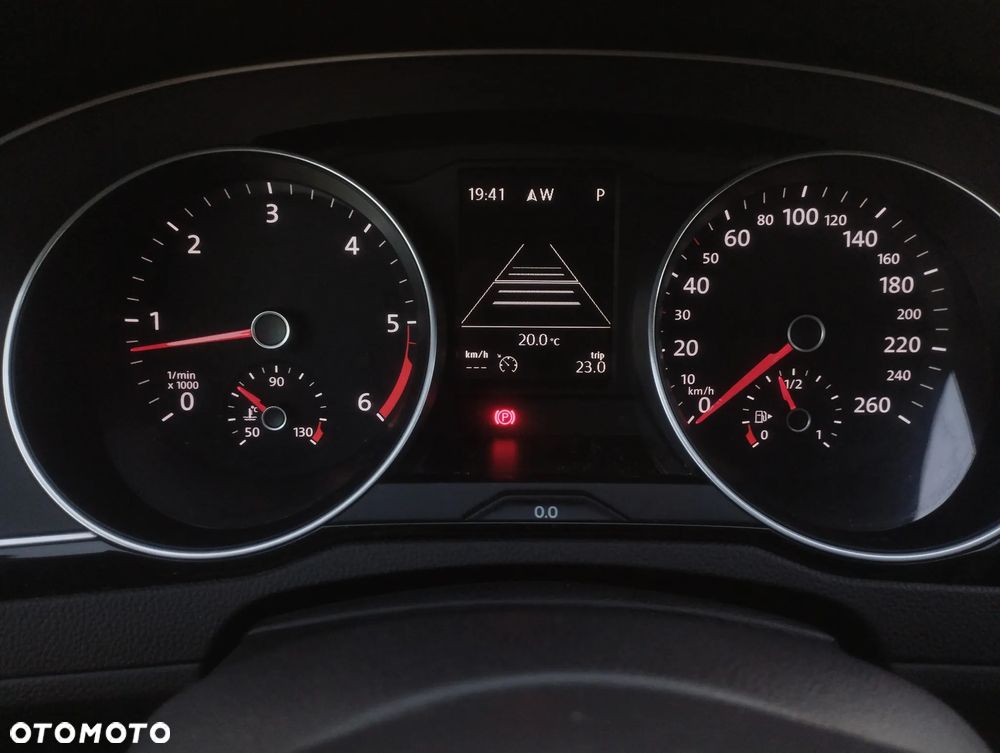 Volkswagen Passat 2.0 TDI SCR DSG Comfortline - 33