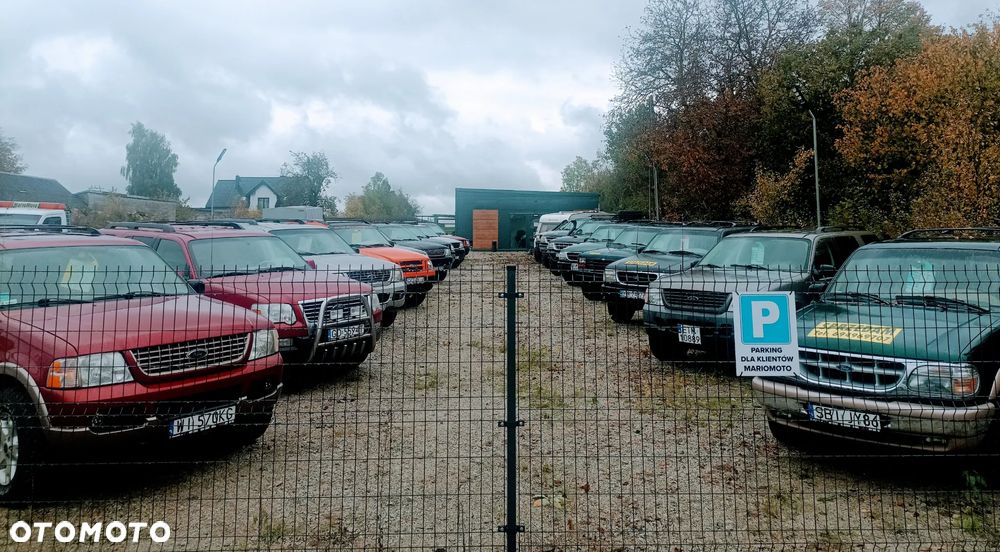 Ford Explorer Standard - 3