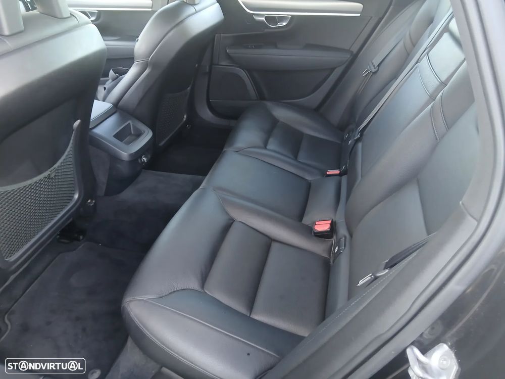 Volvo V90 2.0 D4 Momentum Plus Geartronic - 22