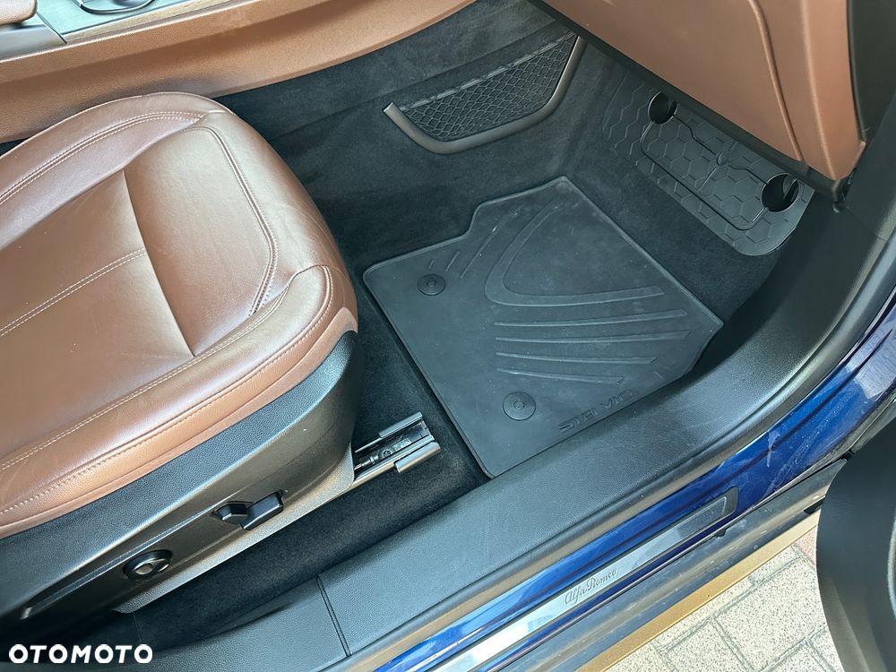 Alfa Romeo Stelvio 2.0 Turbo 16V AT8-Q4 Ti - 33