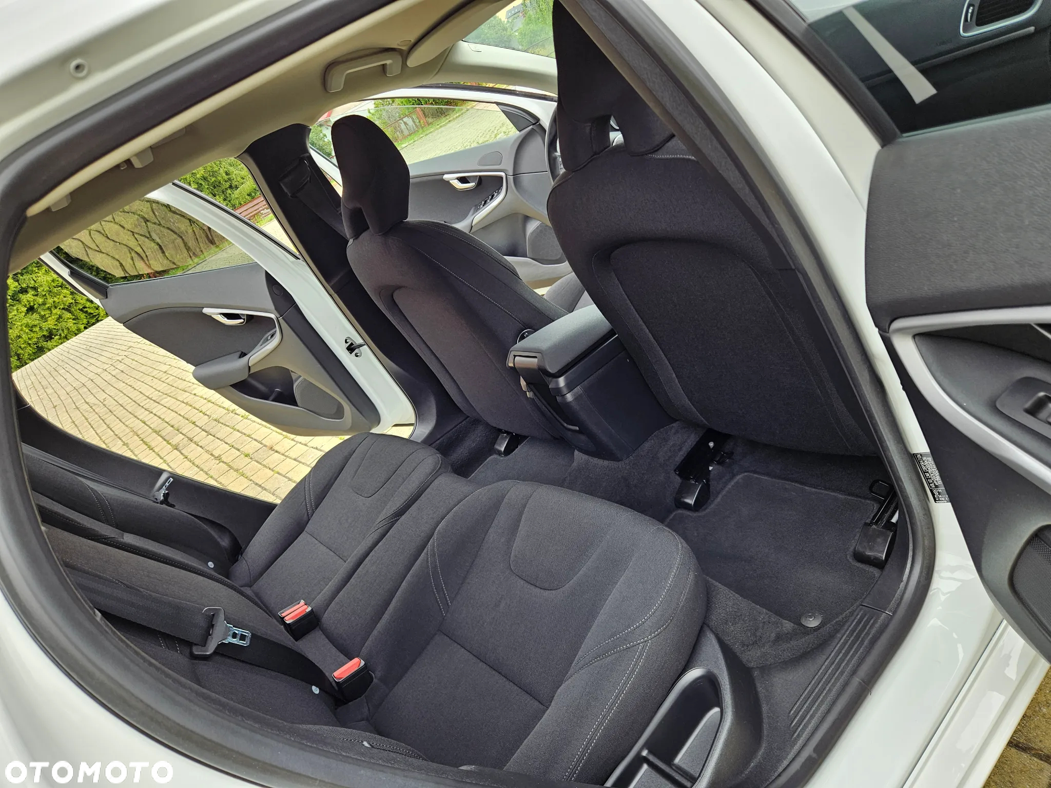 Volvo V40 T3 Kinetic - 27
