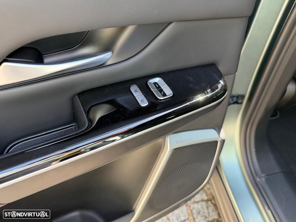 Xpeng G9 93.1 kWh AWD Performance+Premium Seat & Audio Pack - 17
