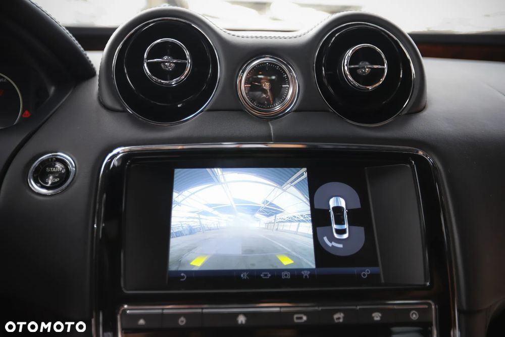 Jaguar XJ 3.0 T AWD LWB Portfolio - 24