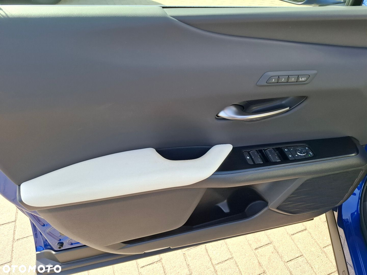Lexus UX - 12